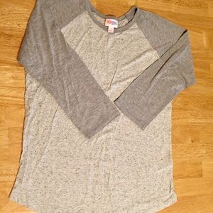LULAROE LIKE NEW SLOAN GRAY BASIC TEE